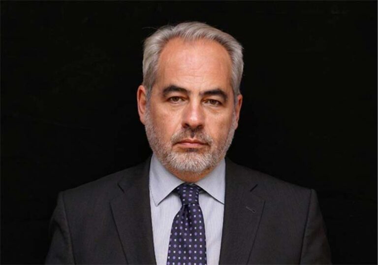 Ωραίο πτηνό, η στρουθοκάμηλος. Ωραιότερη όμως, η οικονομική αλήθεια