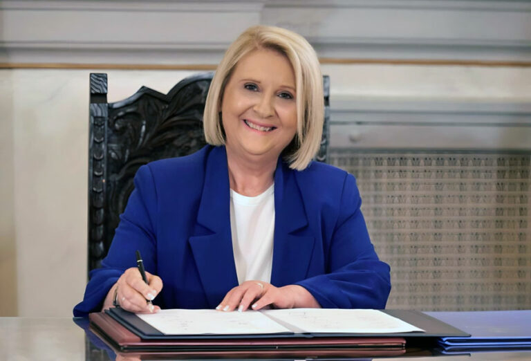 Όλες οι φυλές του Τσίπρα: Οι πατρίκιοι, οι πληβείοι και η… Βαρόνη Θεώνη Σταφ