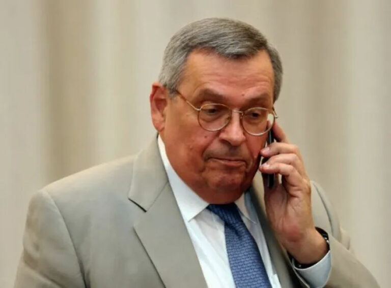 Μερικά λόγια για τον Στέφανο Μάνο της εποχής της μοναχικής του πορείας
