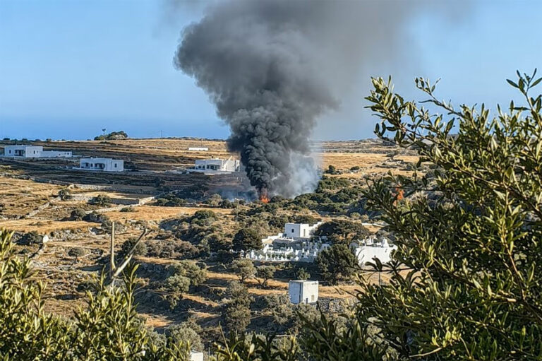 Πτώση ελικοπτέρου στη Σίφνο: Μηχανική βλάβη ή αιφνίδιο πρόβλημα υγείας του χειριστή είναι τα πιο πιθανά αίτια