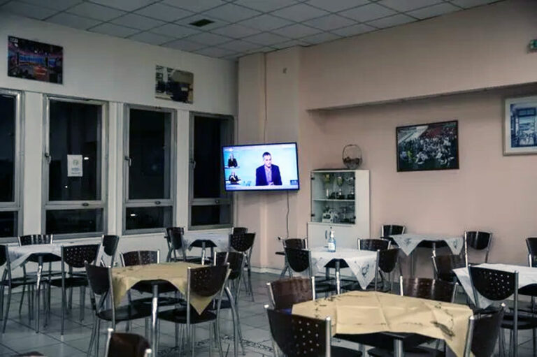 Αυτά που μας κρύβουν στα τηλεοπτικά πάνελ