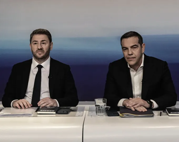 Αλλοπρόσαλλη τακτική «μαστιγίου και καρότου» από Τσίπρα σε Ανδρουλάκη