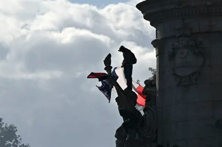 Οι Ευρωπαίοι βγαίνουν στους δρόμους διαμαρτυρόμενοι για το κόστος ζωής και η ακροδεξιά κερδίζει έδαφος.